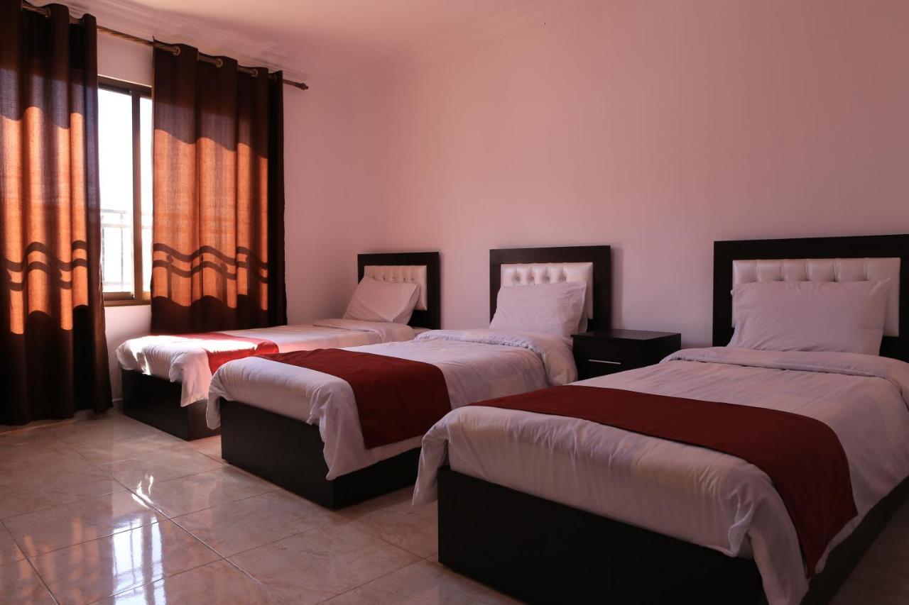 Weekend Hotel Aqaba Exterior photo