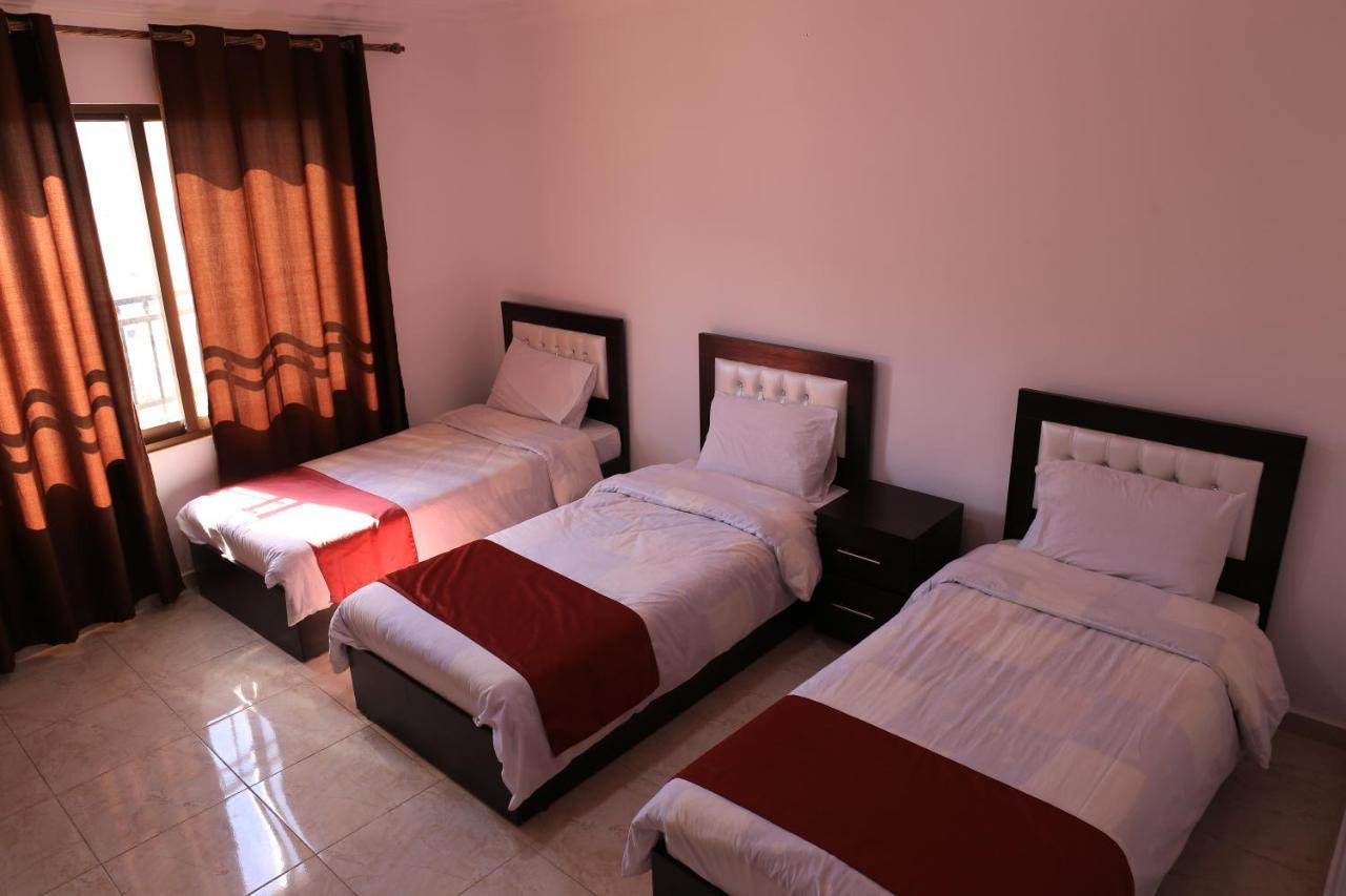 Weekend Hotel Aqaba Exterior photo